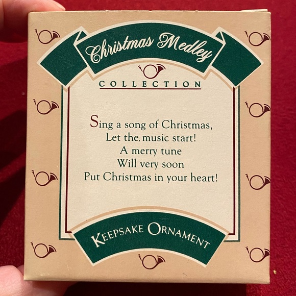 LIKE NEW rare Hallmark “Festive Treble Clef” handcrafted ornament - Picture 3 of 6